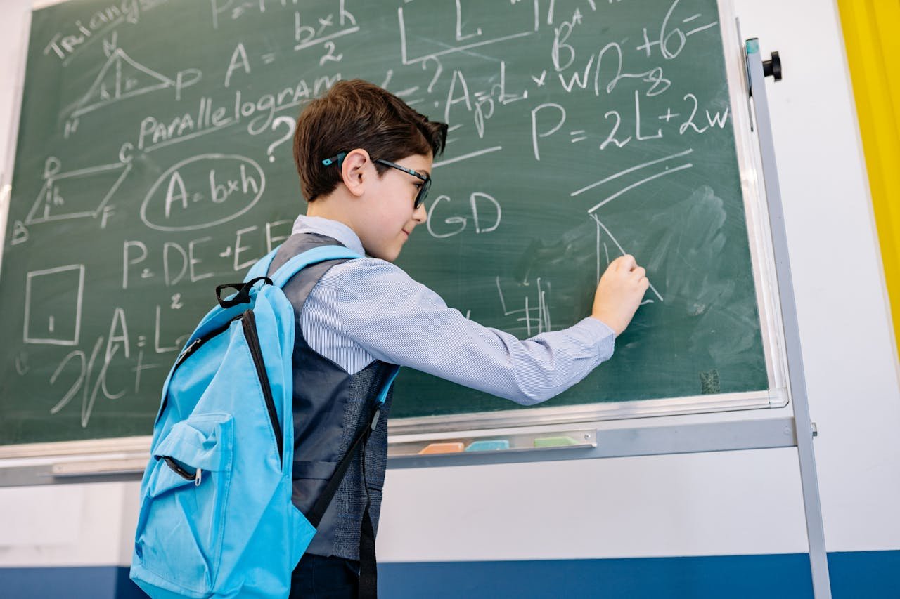 Cómo evitar que tu hijo cargue una “mochila emocional”